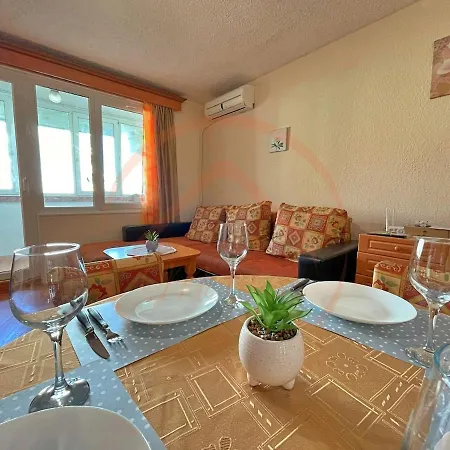 Cozy Near Sea Garden Apartment Warna