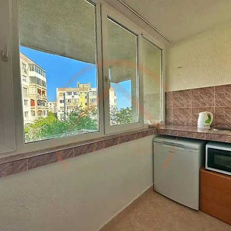 Апартаменти Cozy Near Sea Garden *